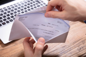How to Stop Living Paycheck to Paycheck This Year