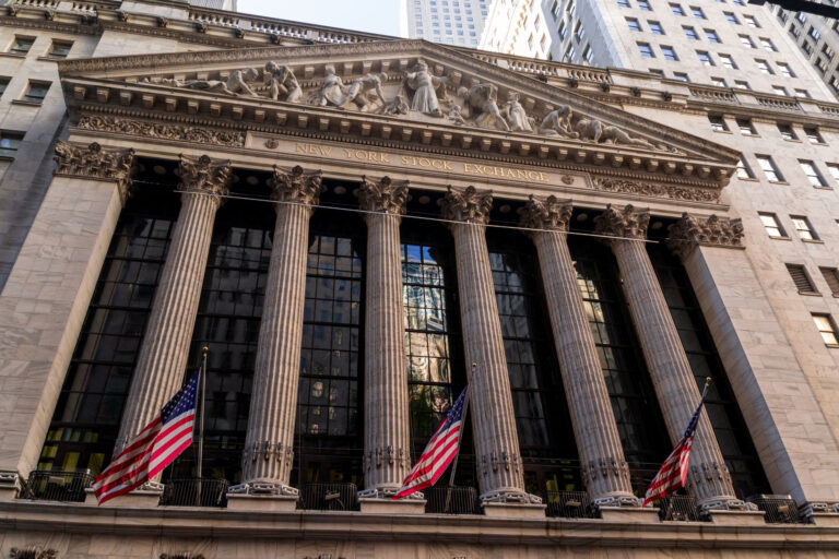 DeFi vs. Traditional Banking: The Institutional Divergence Reshaping Global Finance