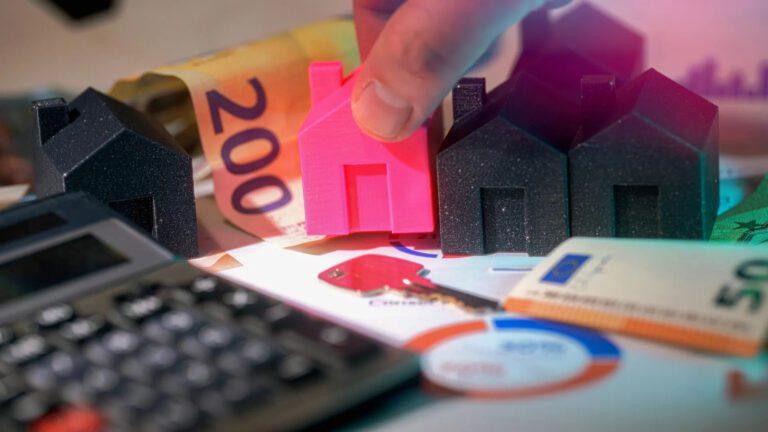Decoding the Mortgage Maze: A Masterclass in Interest Rates and Refinancing Dynamics